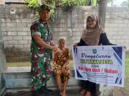 PENYERAHAN BANTUAN LANGSUNG TUNAI DANA DESA PERIODE BULAN JUNI TAHUN 2025
